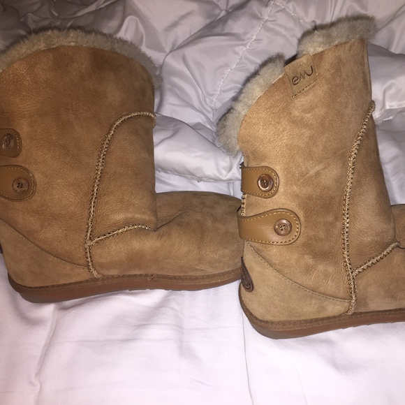 Emu Boots - Picture 1 of 4